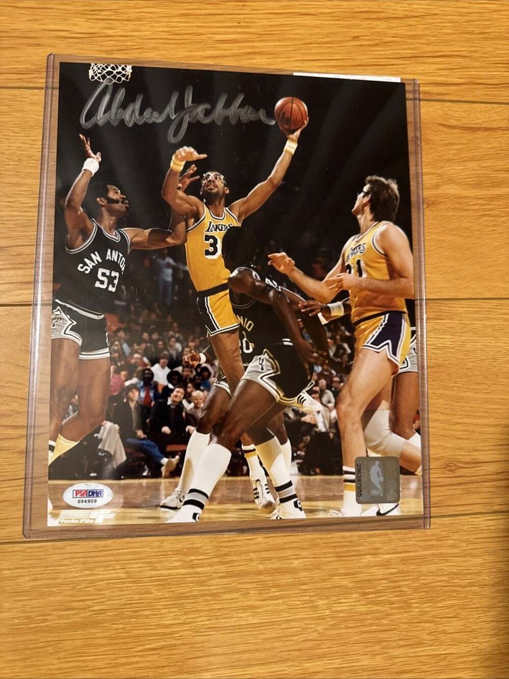 Kareem Abdul-Jabbar Signed 8x10 Los Angeles Lakers Photo PSA/DNA COA